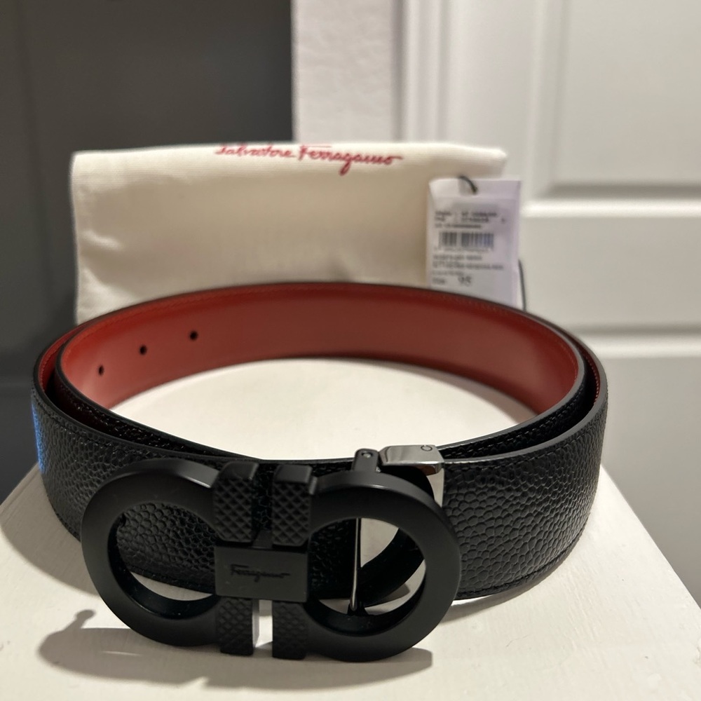Ferragamo belt, reversible black and red, black emblem